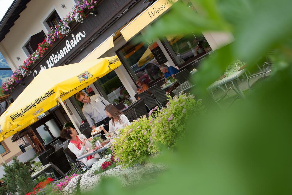 Restaurant Gaestehaus Wiesenheim Uderns Exterior photo