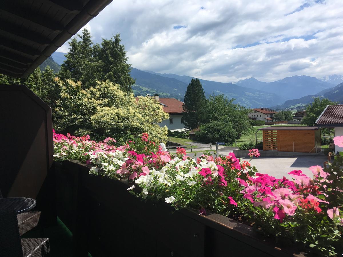Restaurant Gaestehaus Wiesenheim Uderns Exterior photo